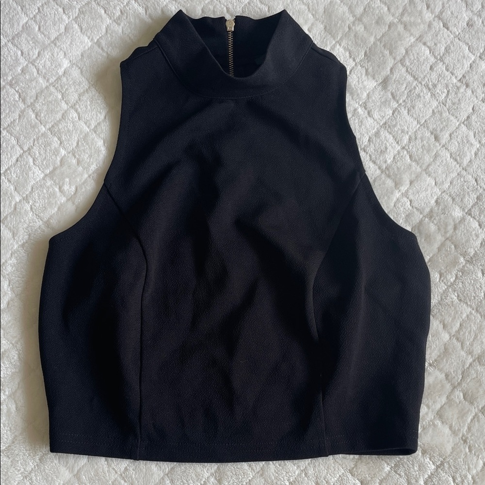 Elegant Black Sleeveless crop Top-Medium